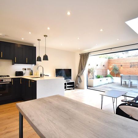 Stunning 2 Bed Apartment Londra Esterno foto